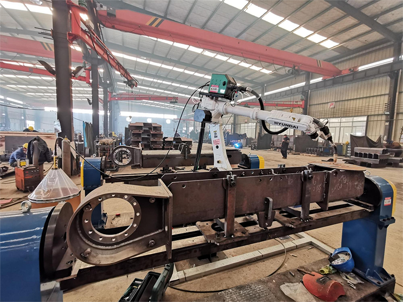 Welding excavator parts （徐工集團）